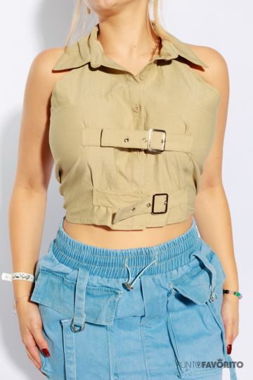 Crop top sin mangas, cuello camisero con faja