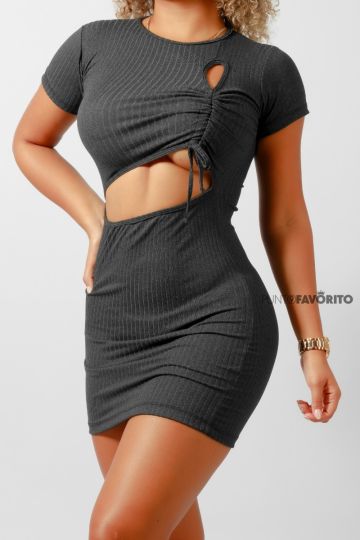 Vestido de dama con abertura en el pecho